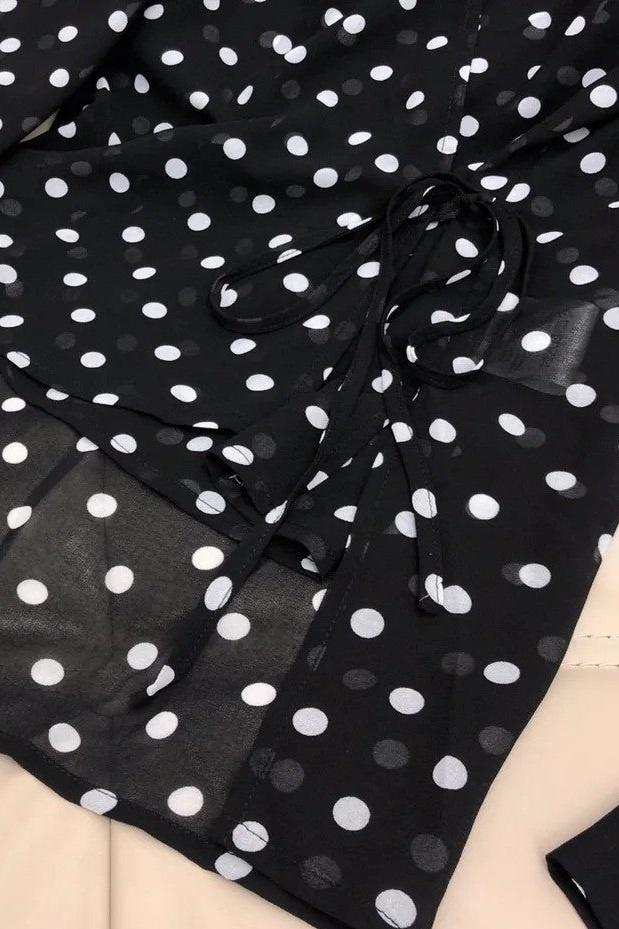Well Tailored Blouse with a Graceful Silhouette