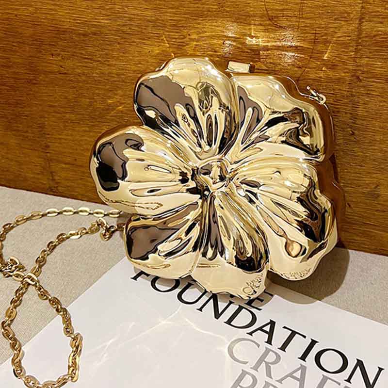 Well Tailored Bag with a Graceful Silhouette