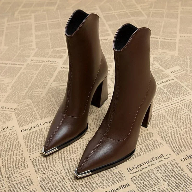Effortlessly Elegant Shoes with a Timeless Design