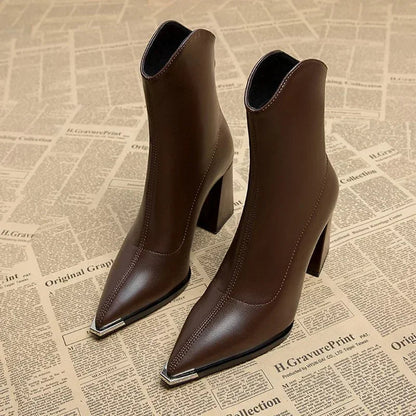 Effortlessly Elegant Shoes with a Timeless Design