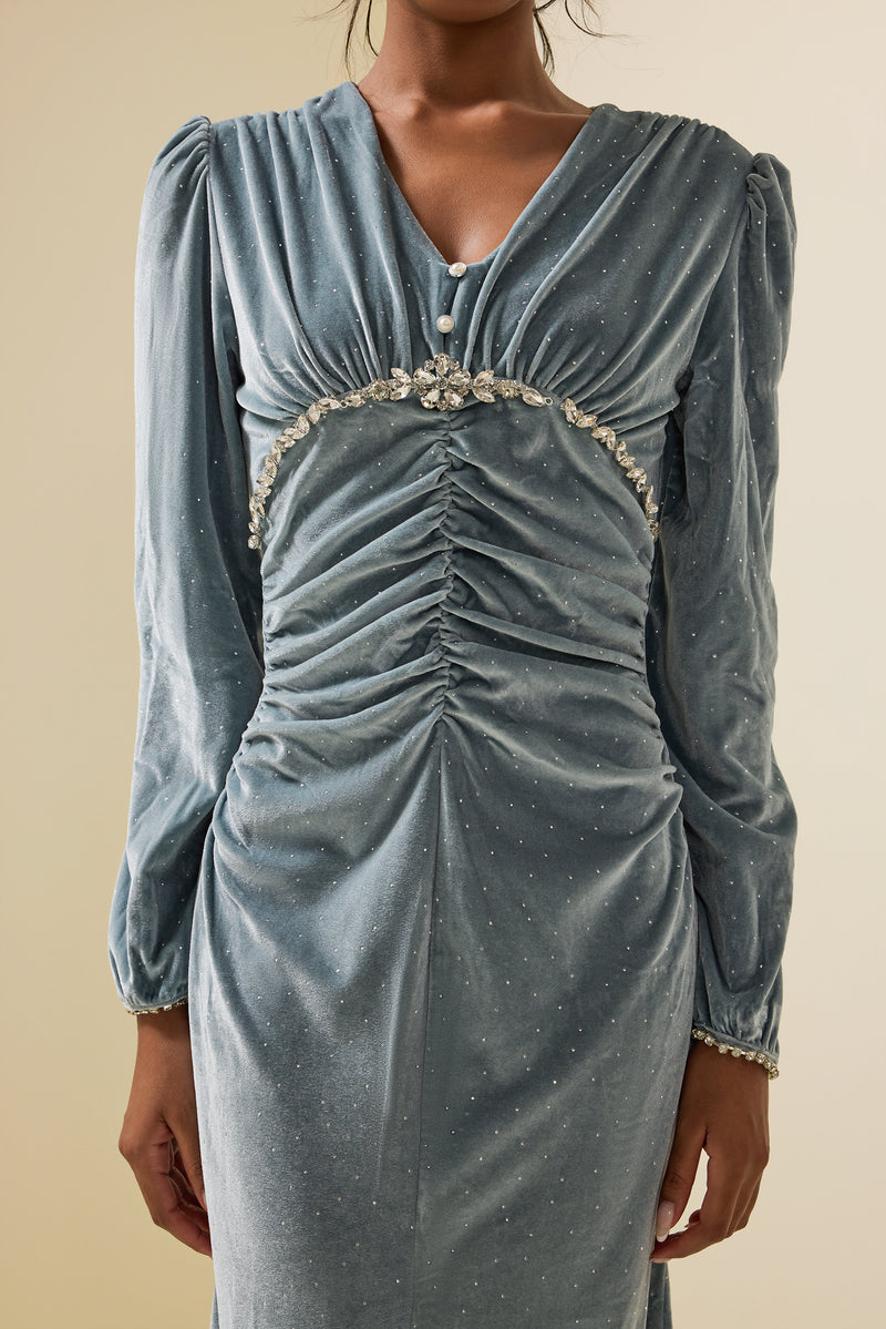 Beautifully Finished Dress in a Timeless Design