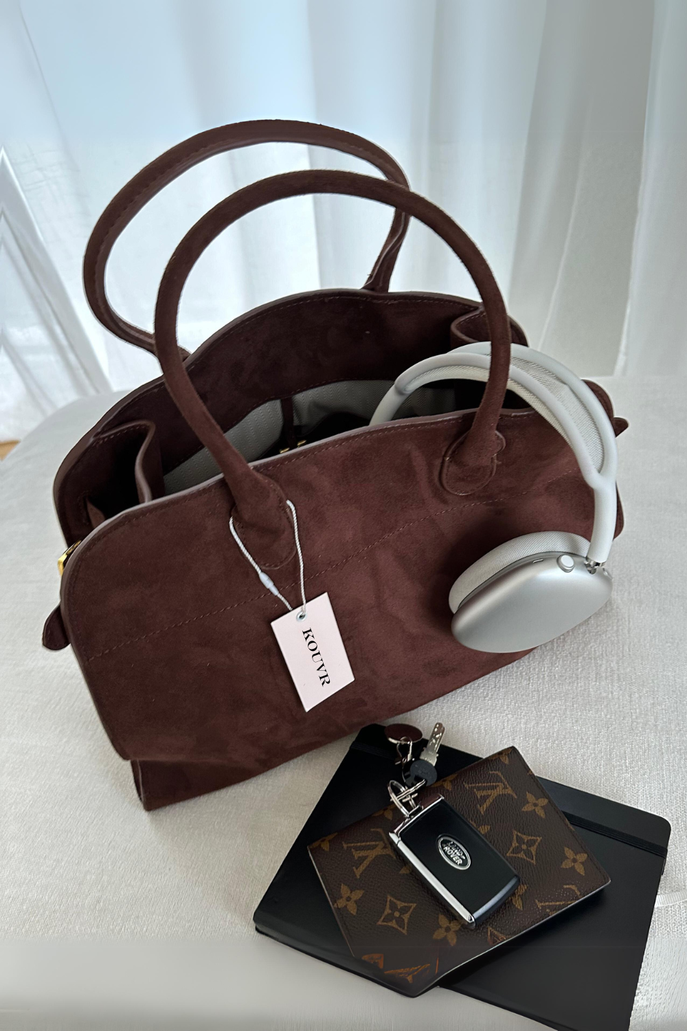 Sophisticated Bag with a Clean Classic Look