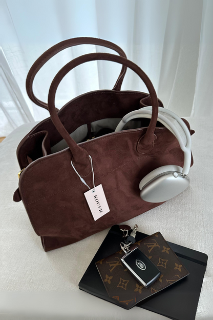 Sophisticated Bag with a Clean Classic Look
