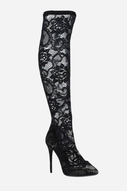 Well Tailored Boots with a Graceful Silhouette