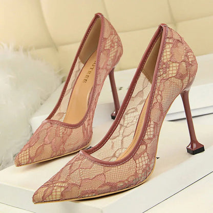 Classic Vintage Heels with a Flattering Fit