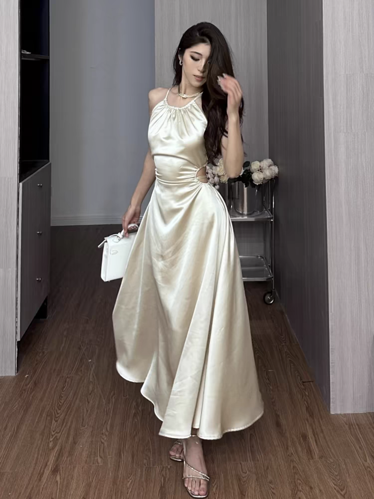 Effortlessly Elegant Dress with a Timeless Design