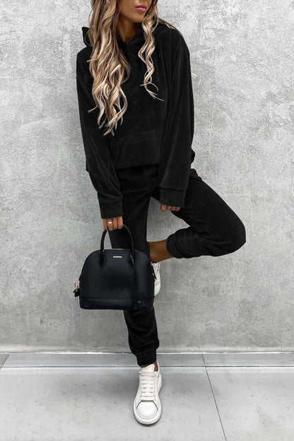 Effortlessly Elegant Pants with a Timeless Design
