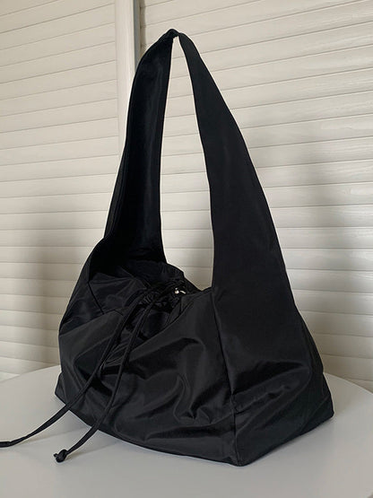 Well Tailored Bag with a Graceful Silhouette
