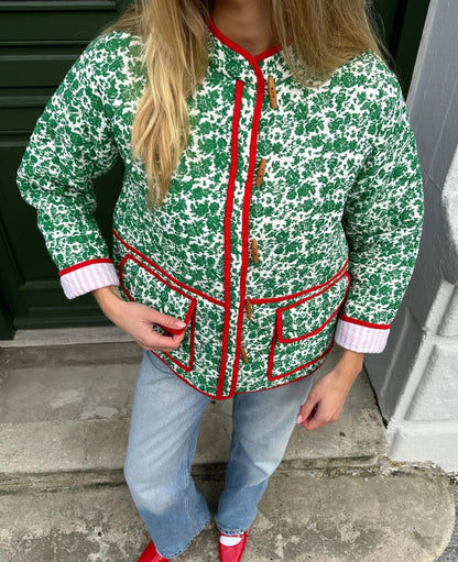 Effortlessly Elegant Jacket with a Timeless Design
