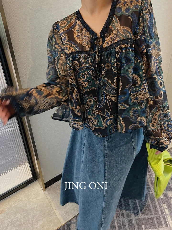 Classic Vintage Blouse with a Flattering Fit