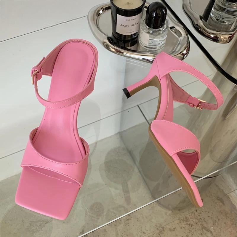 Beautifully Finished Heels in a Timeless Design