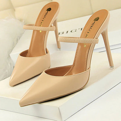 Effortlessly Elegant Heels with a Timeless Design
