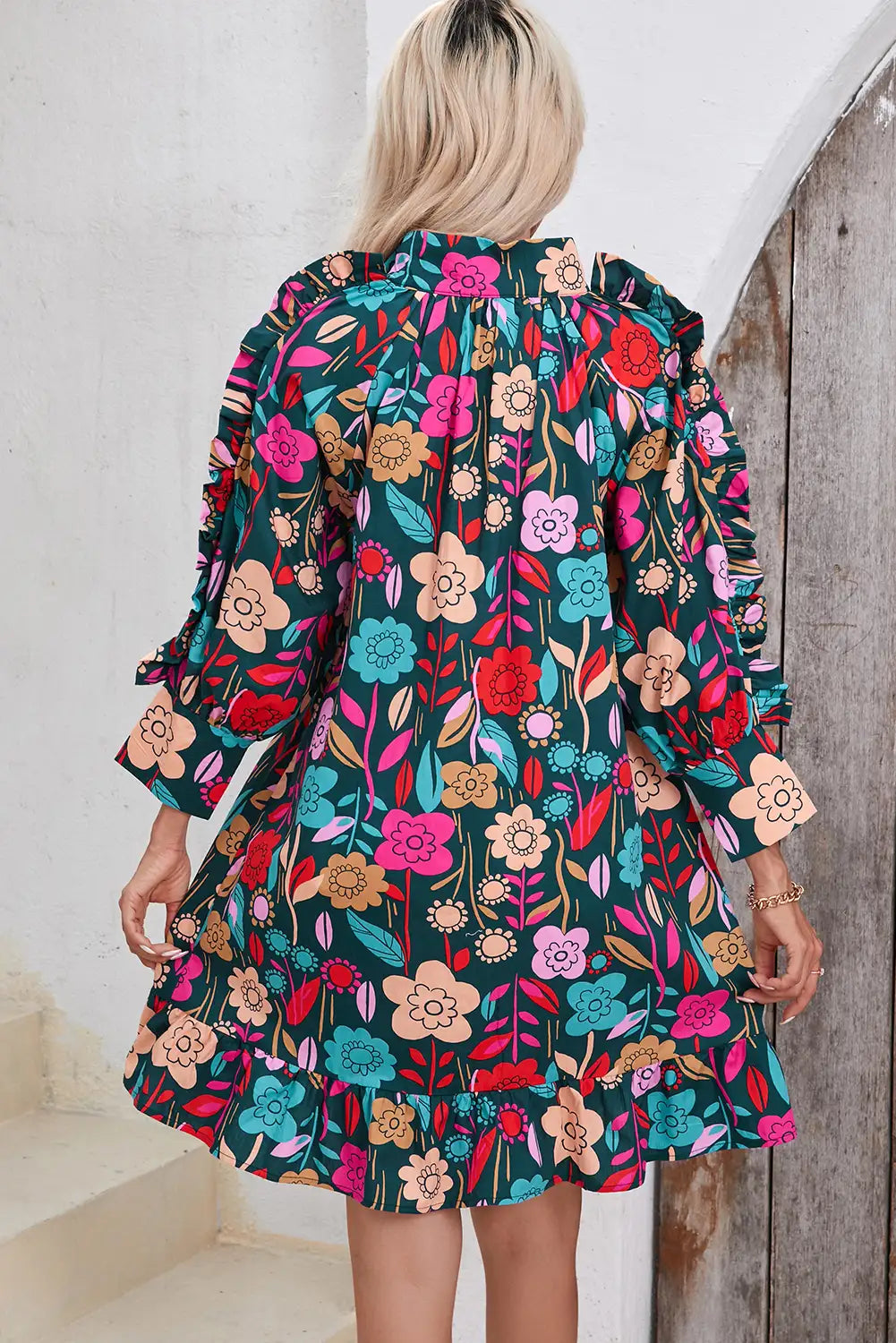 Effortlessly Elegant Dress with a Timeless Design
