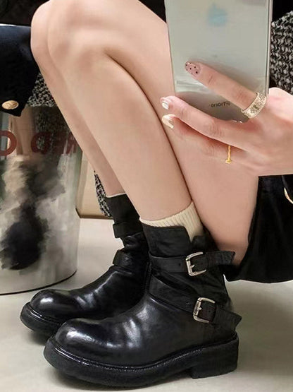 Well Tailored Boots with a Graceful Silhouette