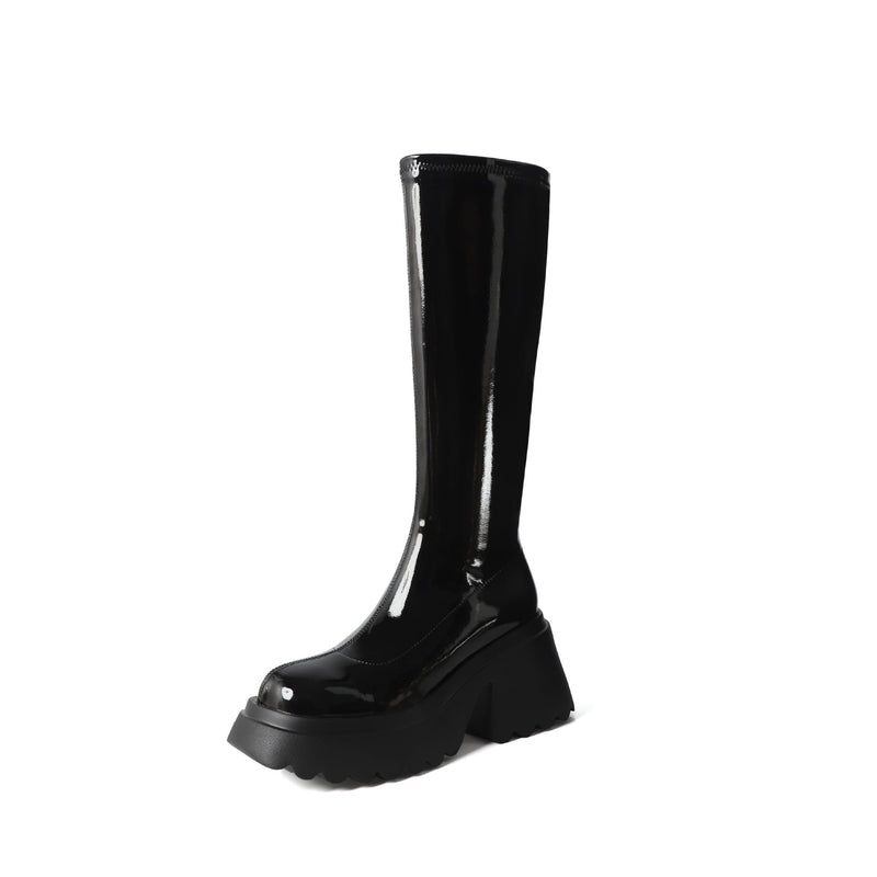 Polished Boots with an Effortless Classic Look
