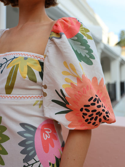 Classic Vintage Dress with a Flattering Fit