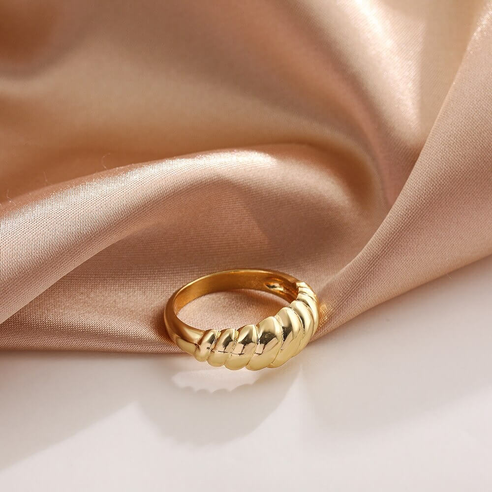 Well Tailored Garment with a Graceful Silhouette