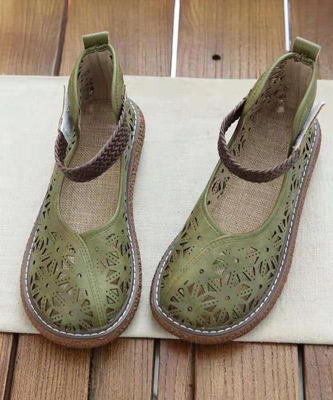 Well Tailored Sandals with a Graceful Silhouette