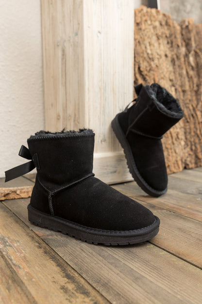 Polished Boots with an Effortless Classic Look
