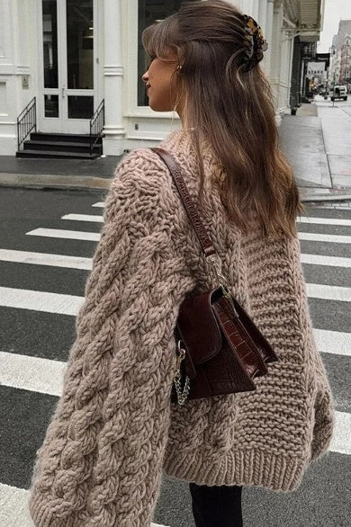 Effortlessly Elegant Sweater with a Timeless Design