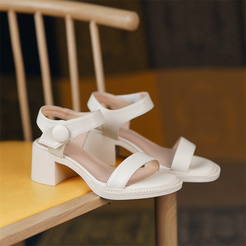Well Tailored Sandals with a Graceful Silhouette