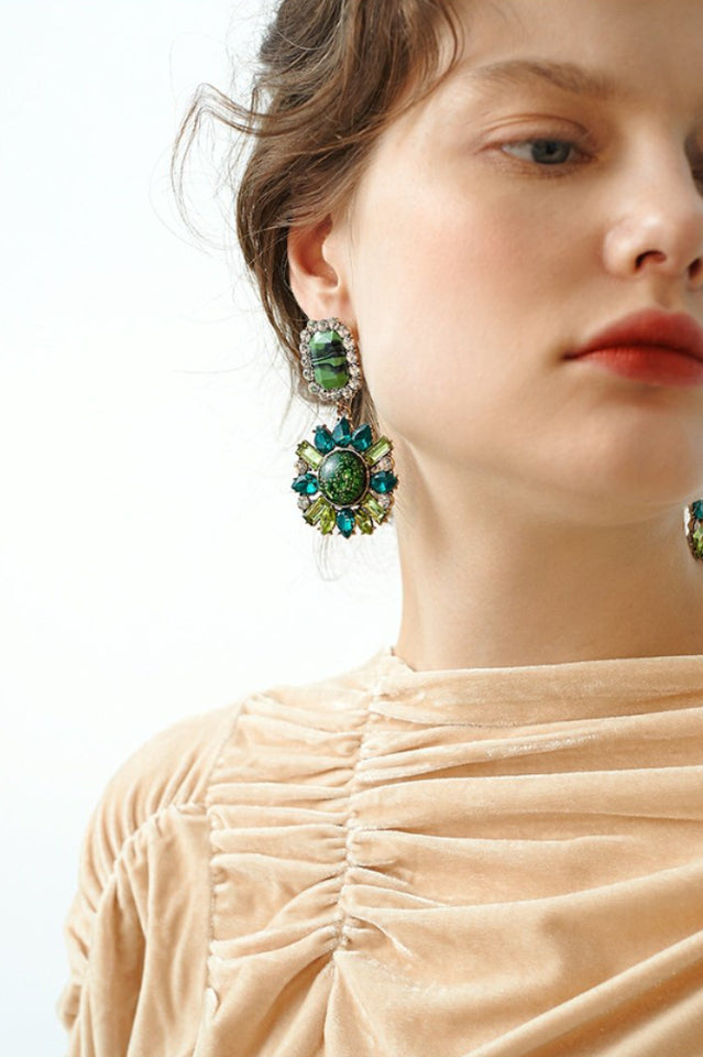 Effortlessly Elegant Garment with a Timeless Design