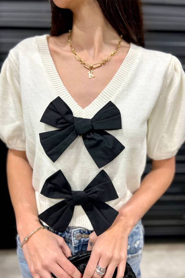 Classic Vintage Sweater with a Flattering Fit