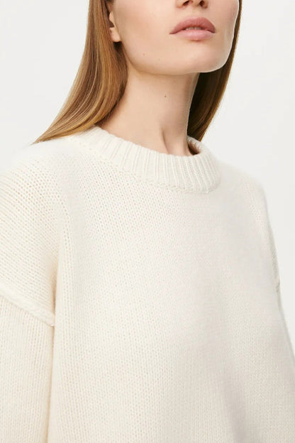 Well Tailored Sweater with a Graceful Silhouette