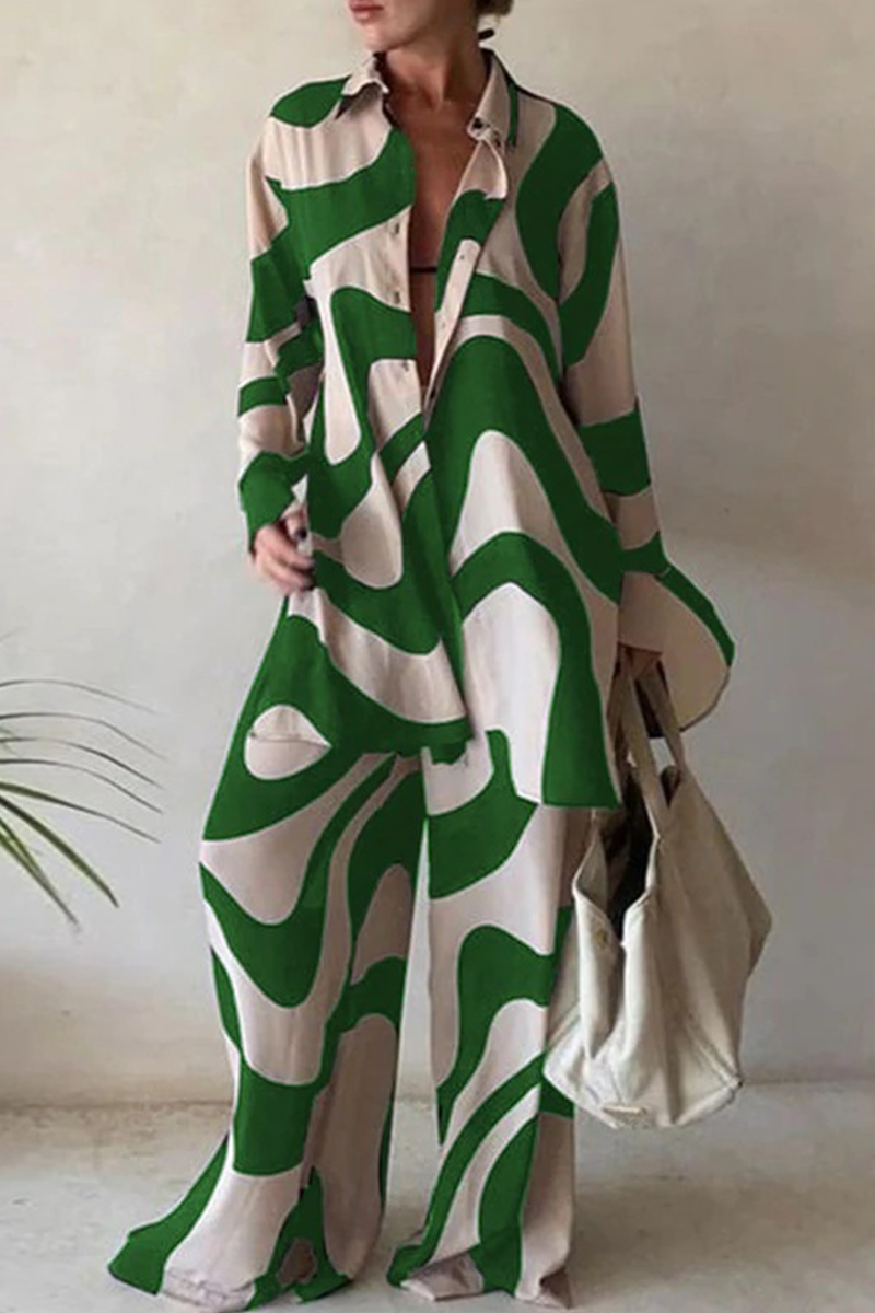 Effortlessly Elegant Garment with a Timeless Design