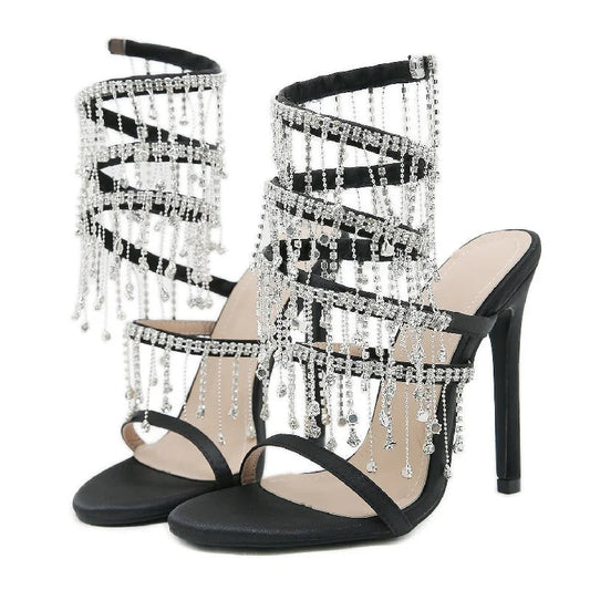Classic Vintage Sandals with a Flattering Fit