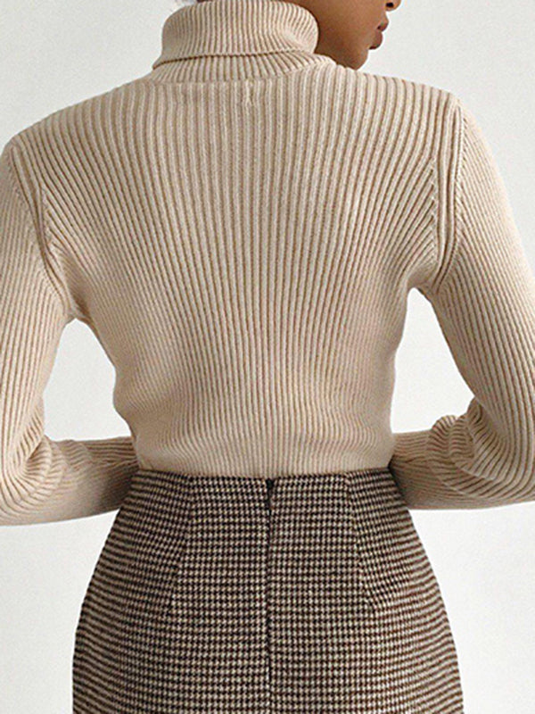 Well Tailored Sweater with a Graceful Silhouette