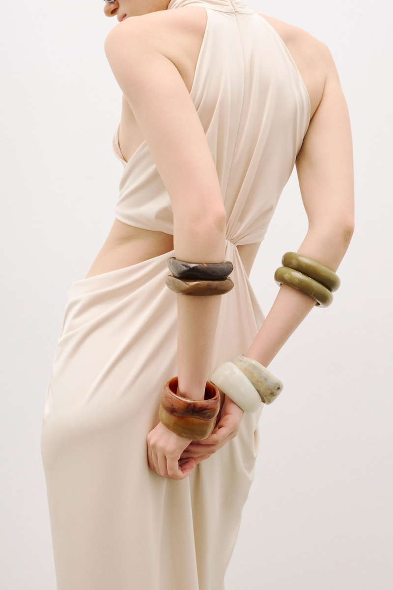 Well Tailored Dress with a Graceful Silhouette