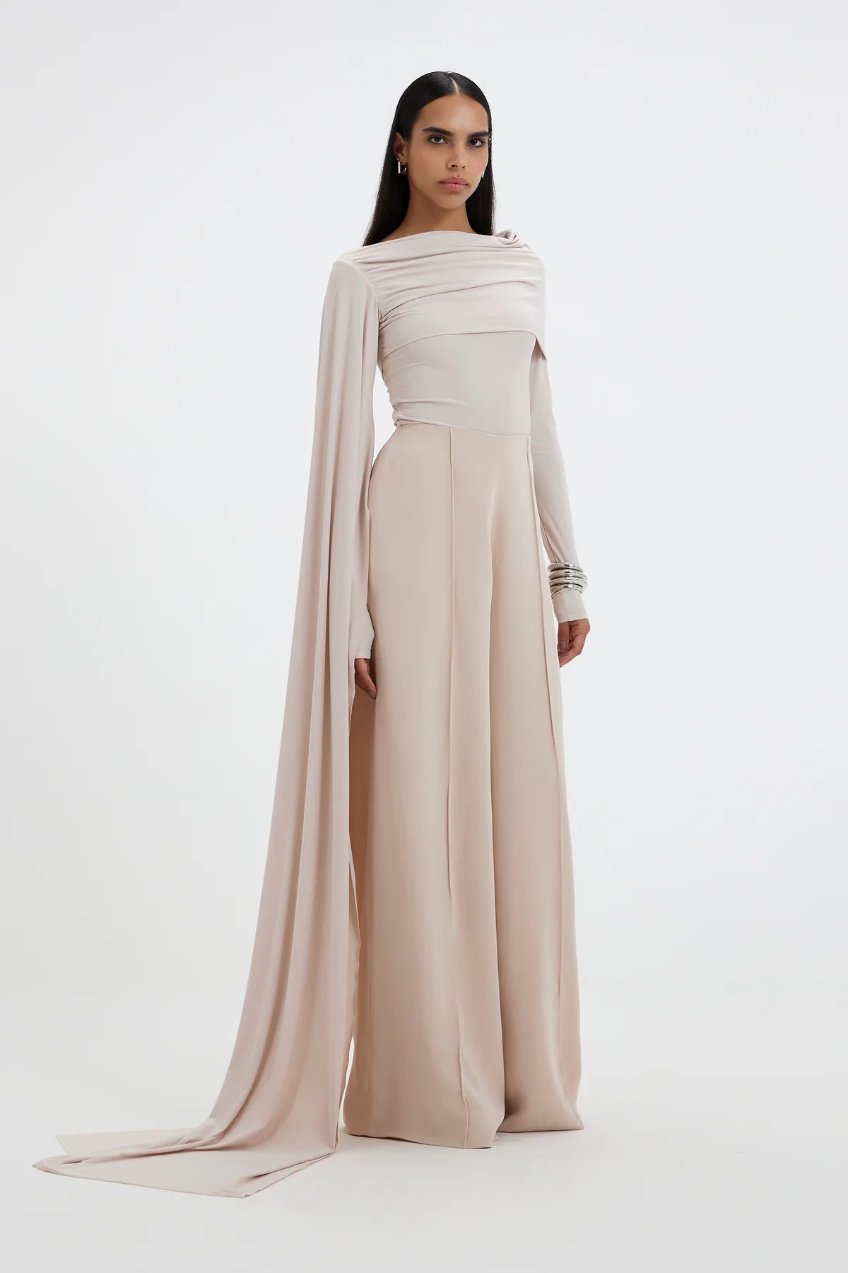 Well Tailored Pants with a Graceful Silhouette