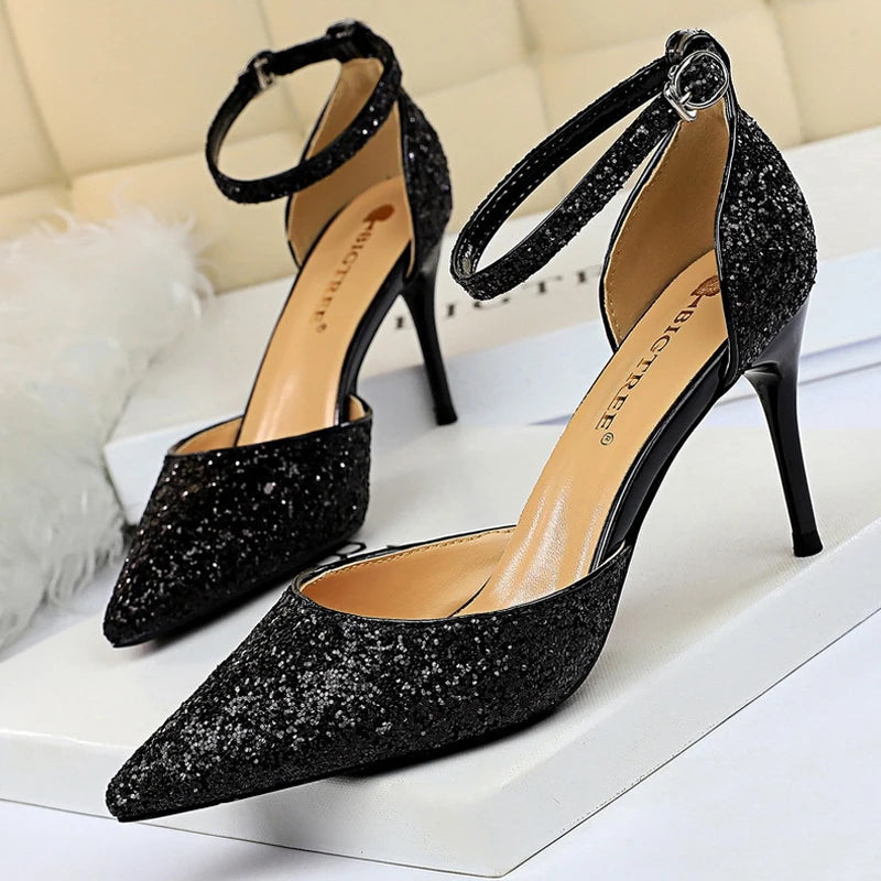 A Vintage Style Heels with Delicate Timeless Details