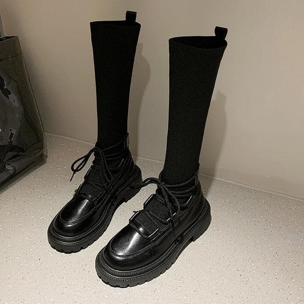 Well Tailored Boots with a Graceful Silhouette