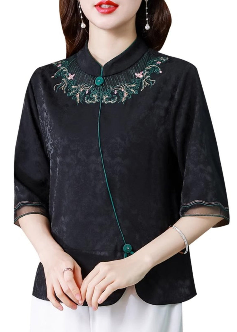 Well Tailored Blouse with a Graceful Silhouette