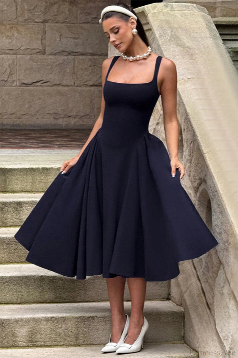 Well Tailored Dress with a Graceful Silhouette