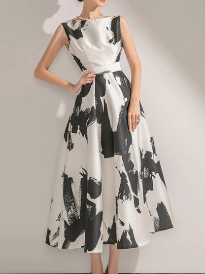 Classic Vintage Dress with a Flattering Fit