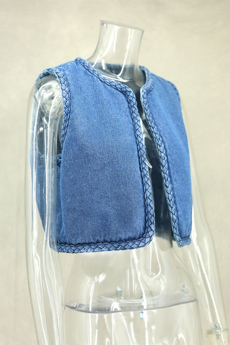 Gracefully Styled Coat for Any Occasion