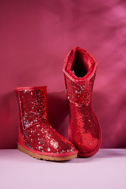Effortlessly Elegant Boots with a Timeless Design