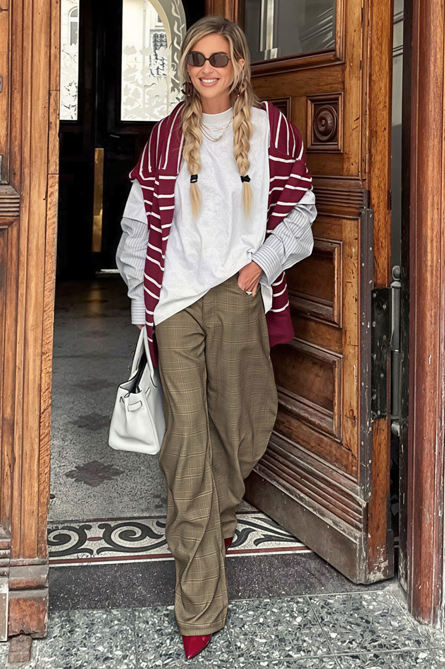 Well Tailored Pants with a Graceful Silhouette
