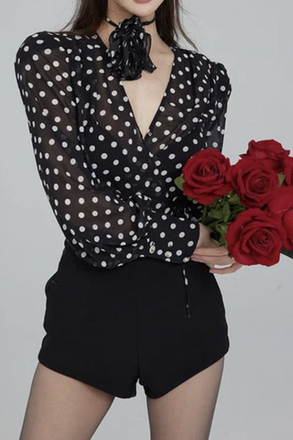 Well Tailored Blouse with a Graceful Silhouette
