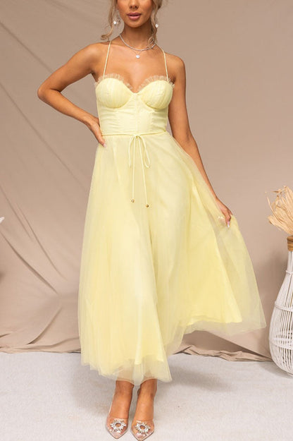 Beautifully Finished Dress in a Timeless Design