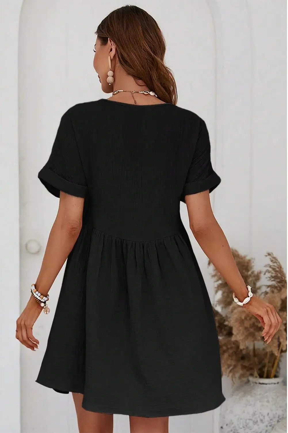 Beautifully Finished Dress in a Timeless Design