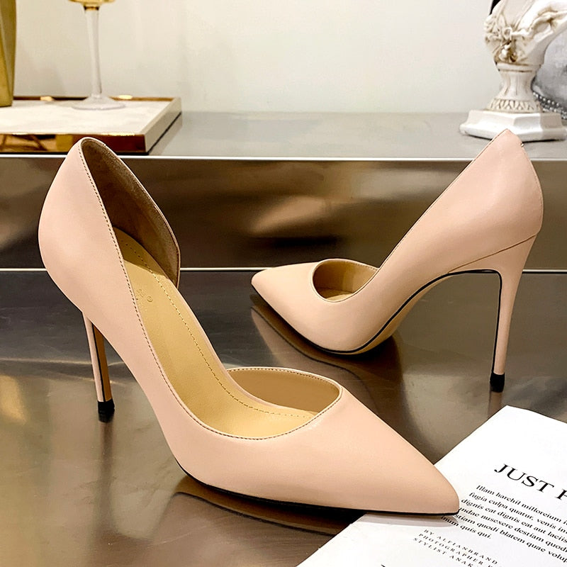 Well Tailored Heels with a Graceful Silhouette