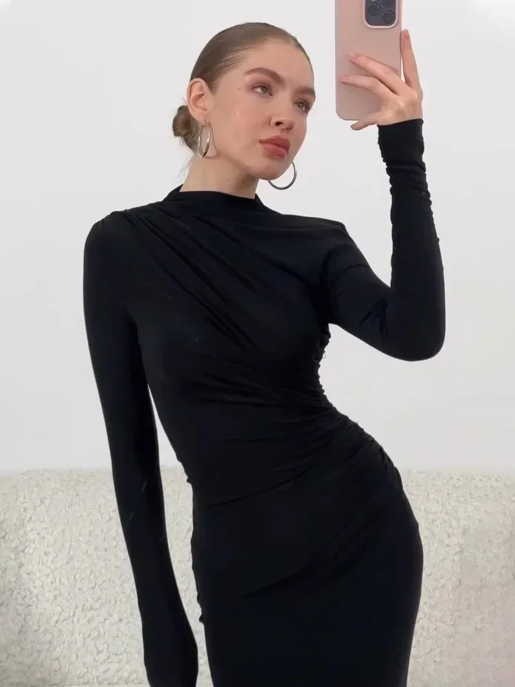 Beautifully Finished Dress in a Timeless Design