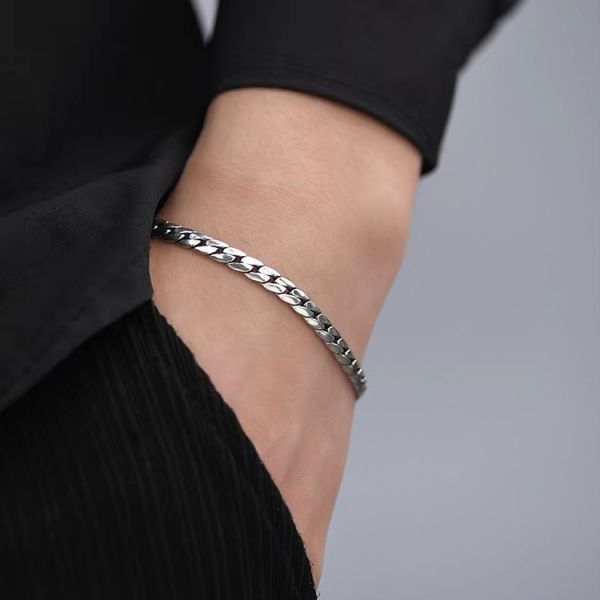 Well Tailored Garment with a Graceful Silhouette