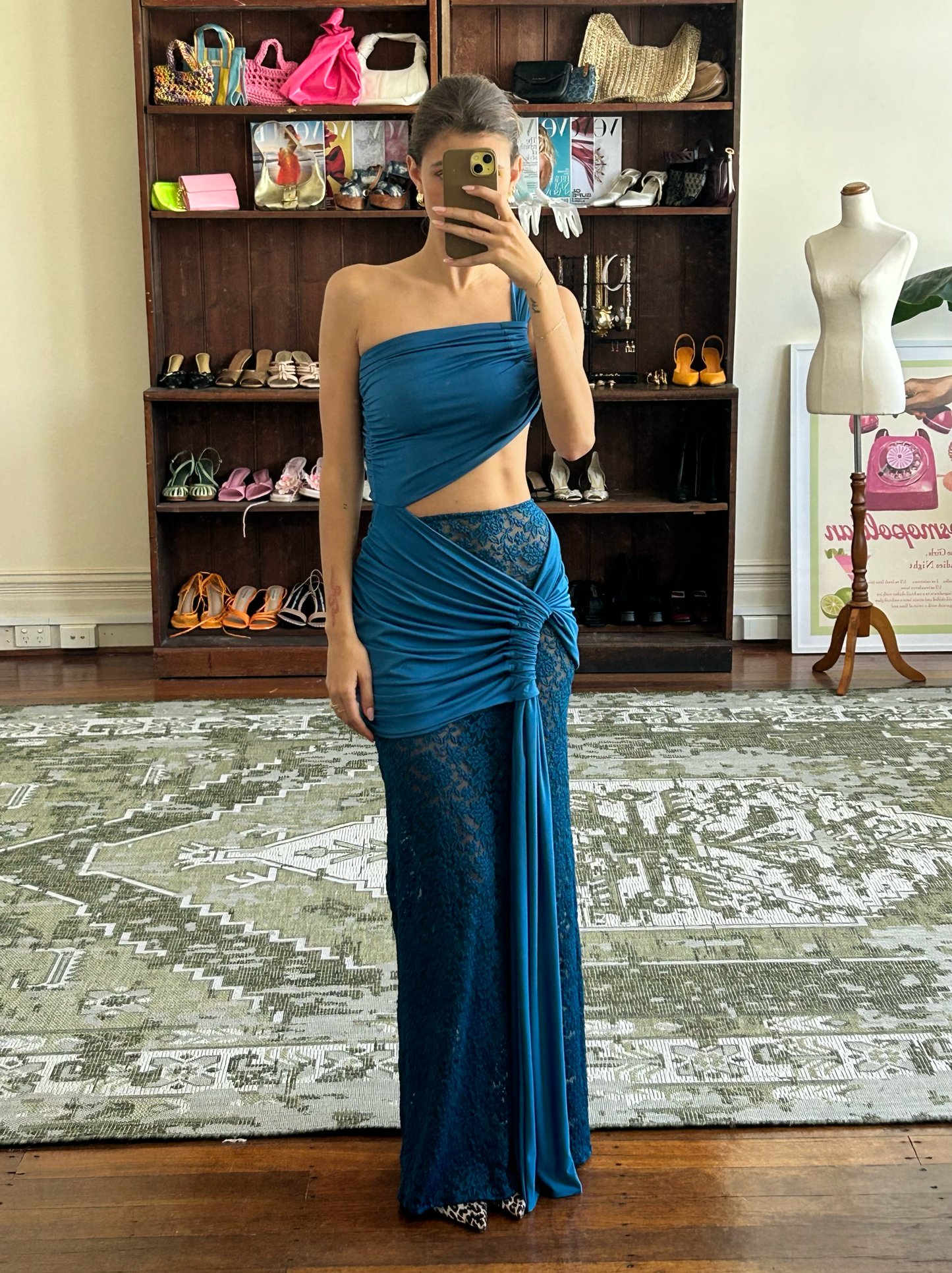 Beautifully Finished Dress in a Timeless Design