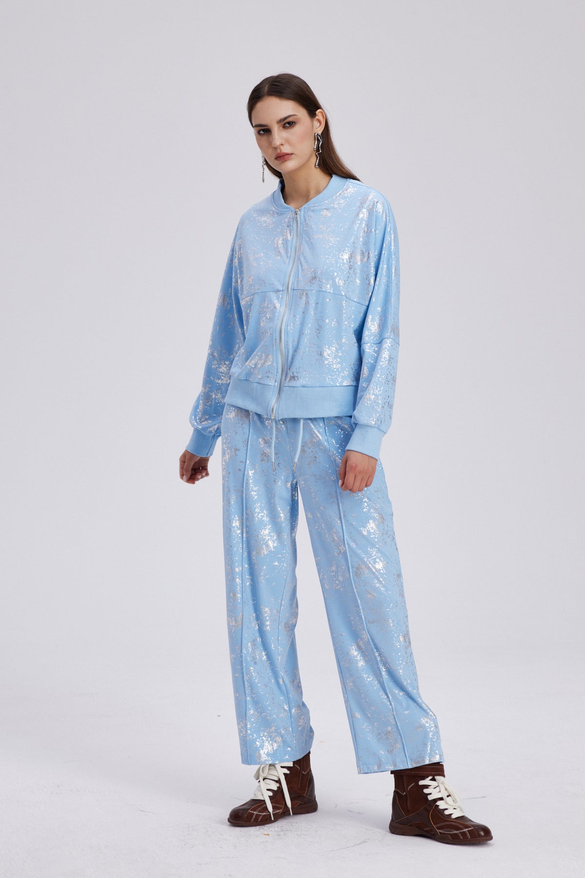 Well Tailored Pants with a Graceful Silhouette
