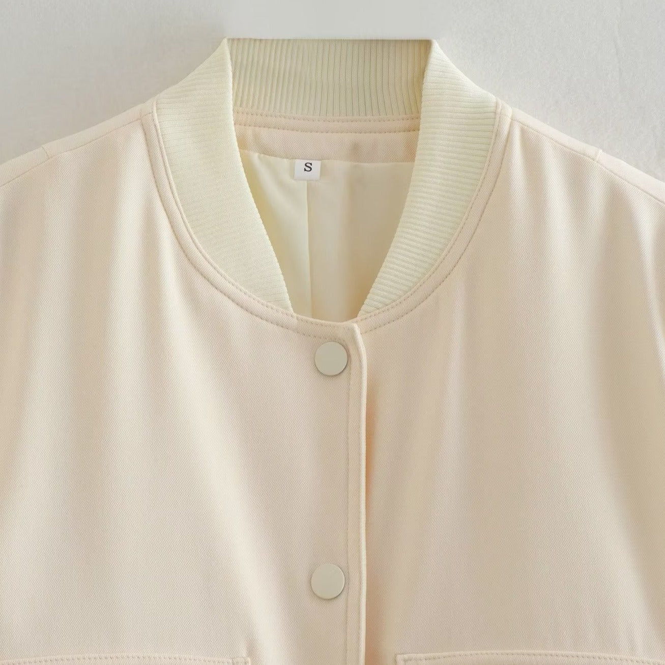 Effortlessly Elegant Jacket with a Timeless Design